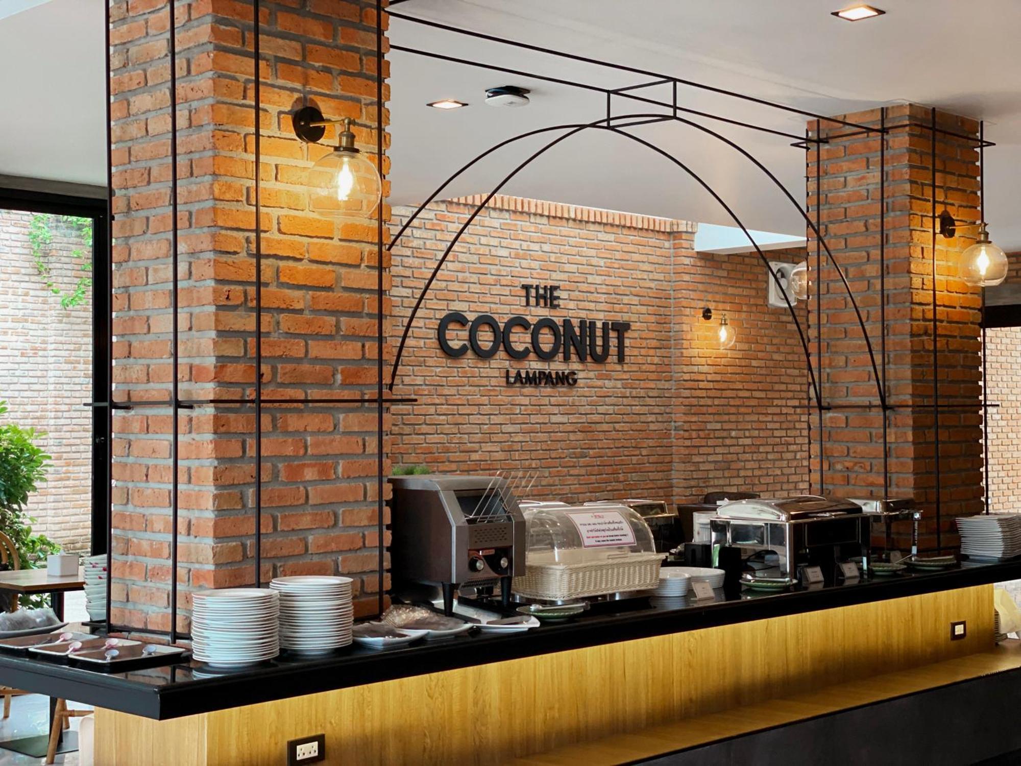The Coconut Hotel Lampang Buitenkant foto